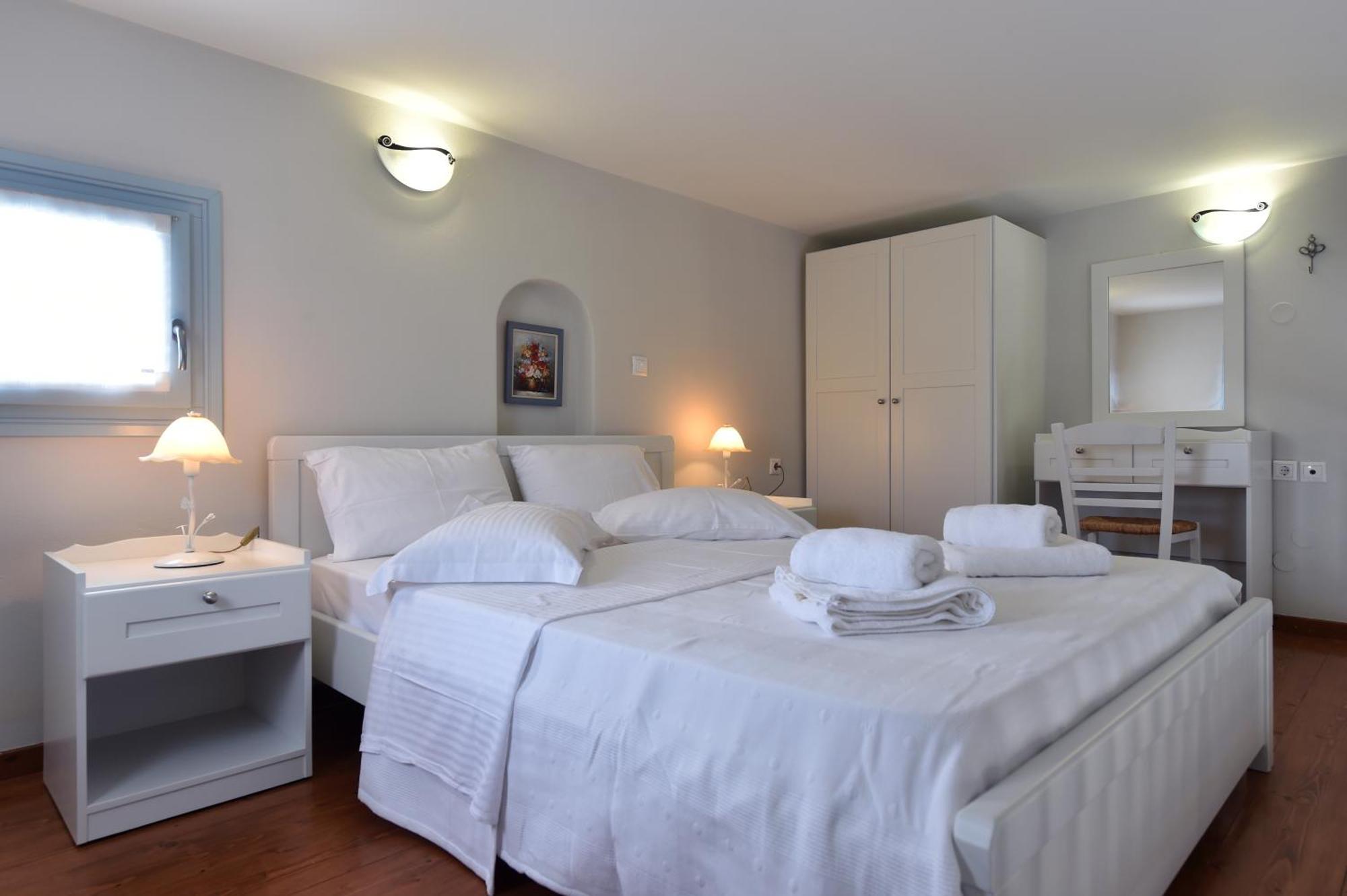 Tonia Apartments Paros Chrisi Akti  Exteriör bild